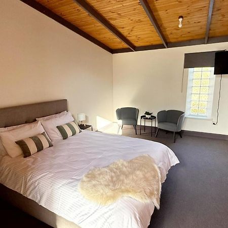 Colonial Bank Motel Omeo ภายนอก รูปภาพ