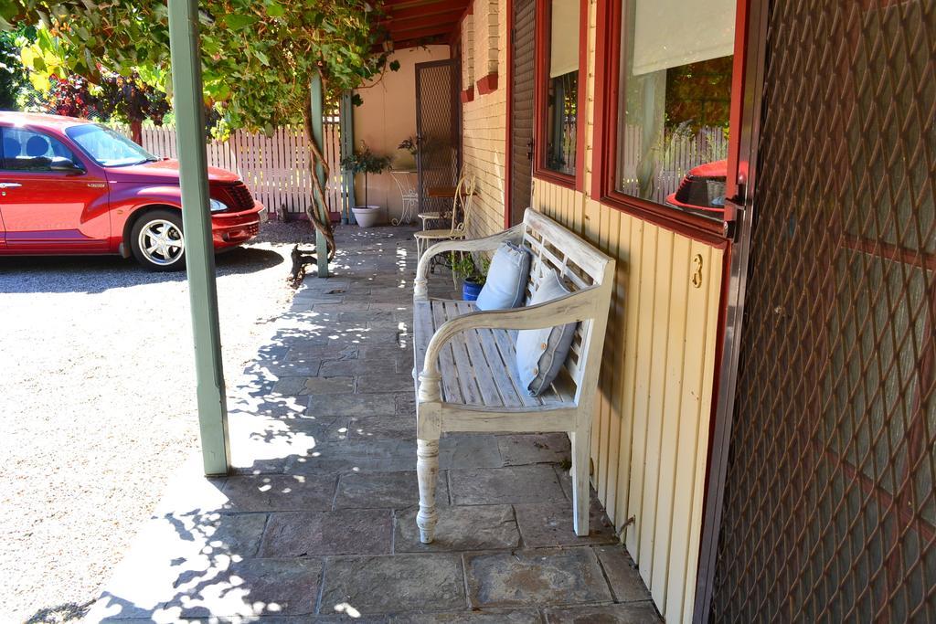 Colonial Bank Motel Omeo ภายนอก รูปภาพ