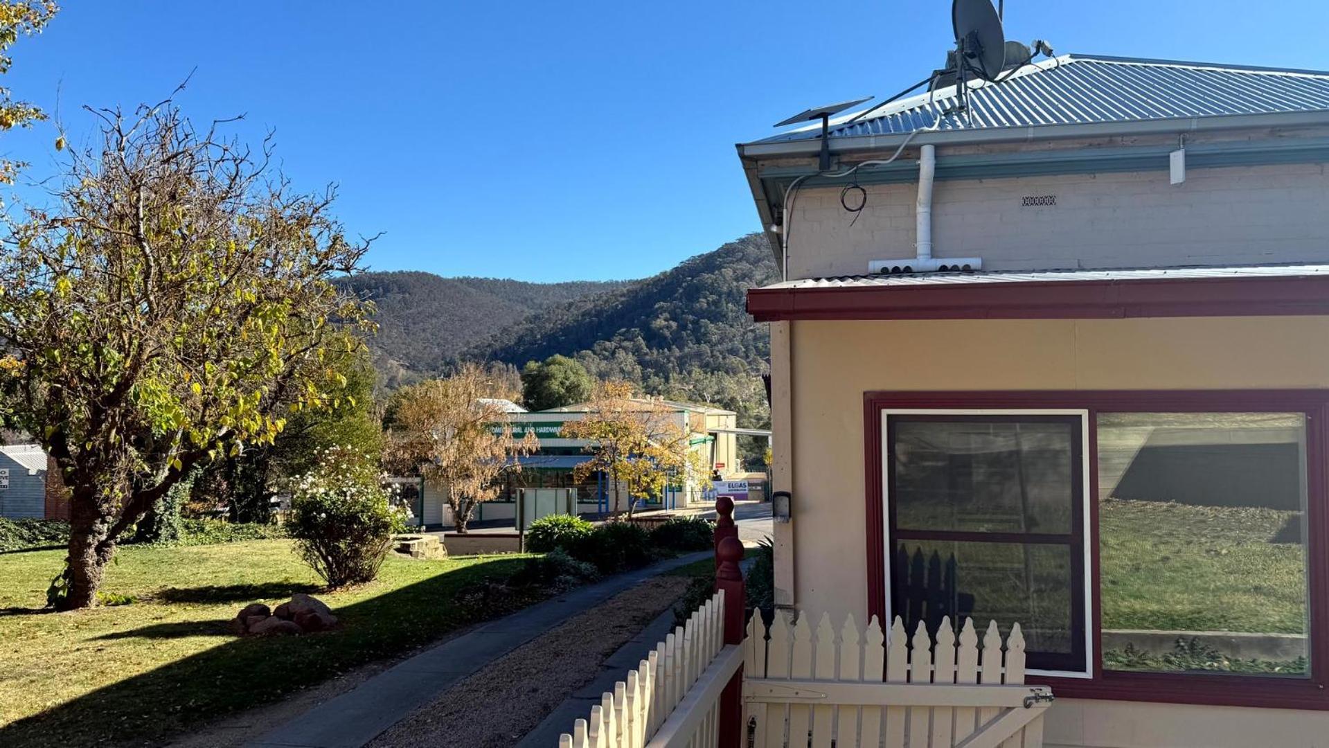 Colonial Bank Motel Omeo ภายนอก รูปภาพ